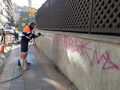 El Ayuntamiento inicia una campaña intensiva de limpieza de pintadas